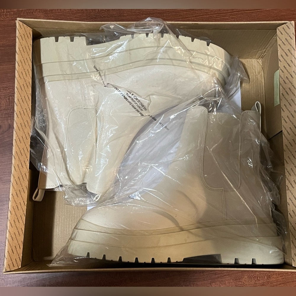 NWT Urban Outfitter Tan Baldwin Boots Size 9 Platform - Picture 2 of 8